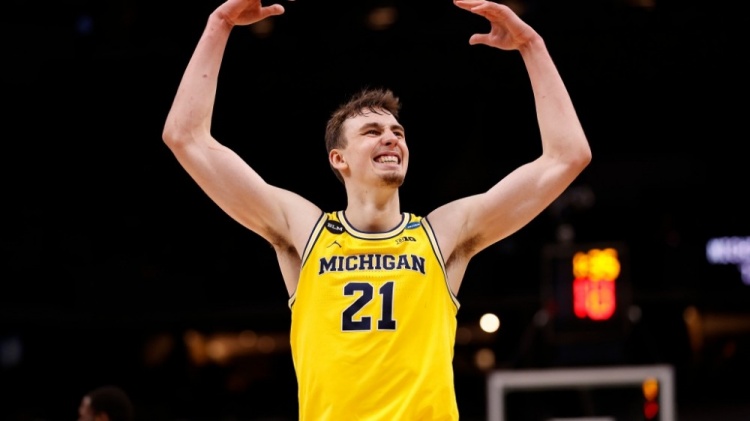 甚至口出 甚至口出